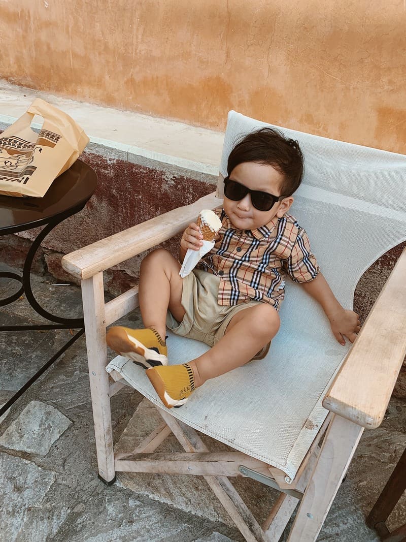 Hành trình du lịch gia đình đáng nhớ tới hòn đảo thiên đường Santorini 11 Tạp chí Du lịch Wanderlust Tips | Ghé thăm Hy Lạp cùng gia đình nhỏ ở hòn đảo thiên đường Santorini