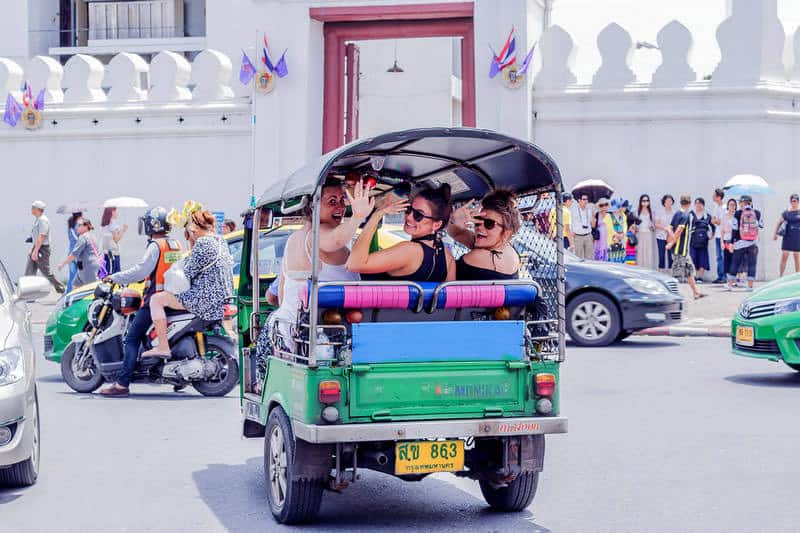 wanderlust tips dao quanh cac thanh pho noi tieng bang 5 phuong tien thu vi 4