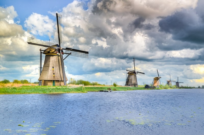 Tạp chí Du lịch Wanderlust Tips | Níu giữ an yên ở ngôi làng cối xay gió Kinderdijk, Hà Lan