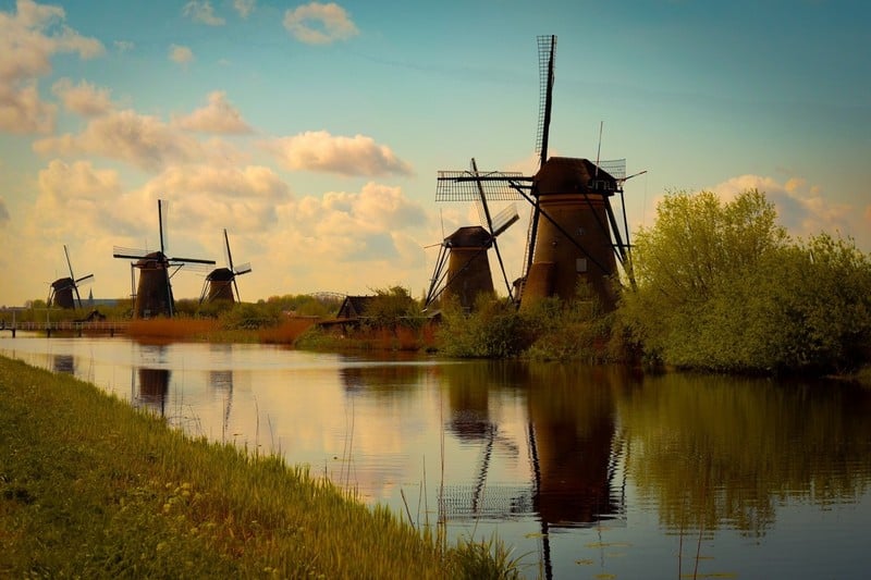 Níu giữ an yên ở ngôi làng cối xay gió Kinderdijk, Hà Lan