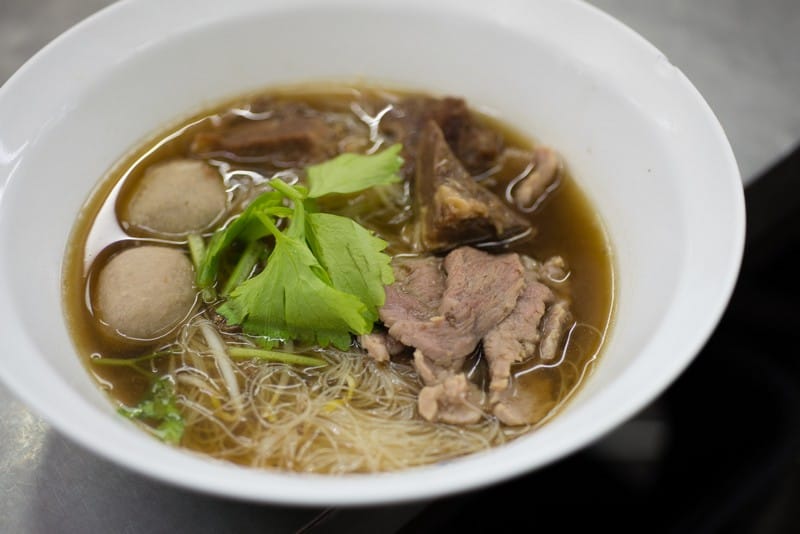 Quán ăn tồn tại suốt 45 năm vẫn nườm nượp khách tại Bangkok 6 Tạp chí Du lịch Wanderlust Tips | Quán ăn tồn tại suốt 45 năm vẫn nườm nượp khách tại Bangkok