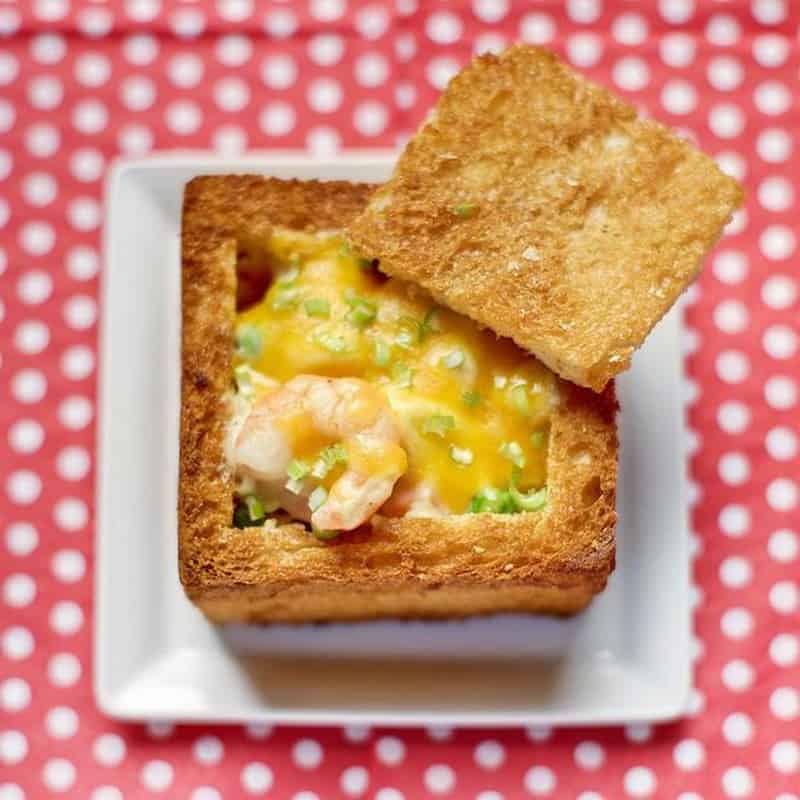 Tạp chí Du lịch Wanderlust Tips | Thích mê với món bánh mì quan tài nổi danh Đài Loan