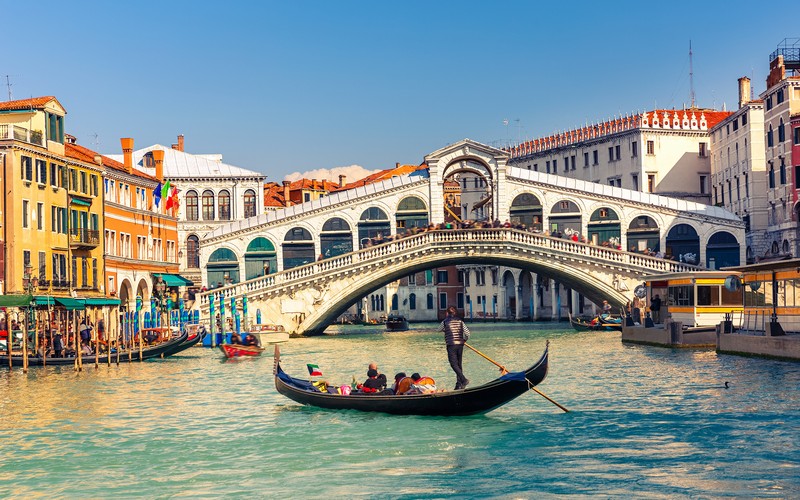 Tạp chí Du lịch Wanderlust Tips Những điều không được phép làm khi du lịch Venice, Ý