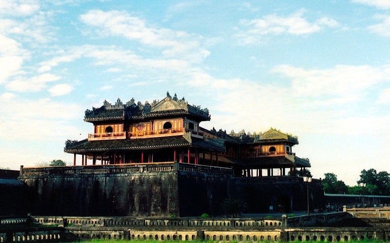 Wanderlust Tips tang dong loat gia ve tham quan quan the di tich co do hue