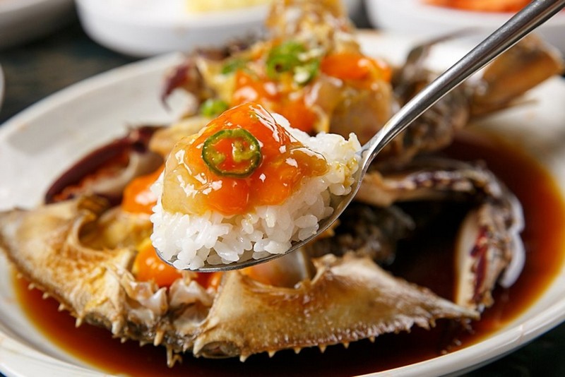 Ganjang Gejang: Món cua sống ngâm nước tương nổi tiếng của Hàn Quốc 8 Wanderlust Tips thuong thuc cua ngam tuong han quoc 04