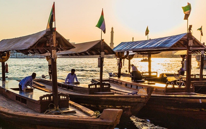 Trải nghiệm thuyền Abra để cảm nhận một Dubai xa hoa mà truyền thống 5 Wanderlust Tips trai nghiem thuyen Abra de cam nhan mot dubai xa hoa ma truyen thong 04