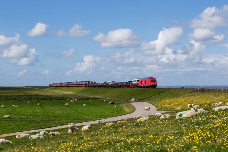 Hindenburgdamm: Chuyến tàu hỏa chạy giữa biển khơi 7 Wanderlust Tips Hindenburgdamm chuyen tau vuot bien 02