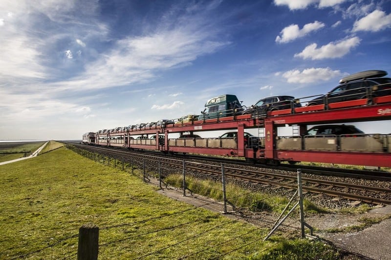 Hindenburgdamm: Chuyến tàu hỏa chạy giữa biển khơi 6 Wanderlust Tips Hindenburgdamm chuyen tau vuot bien 03