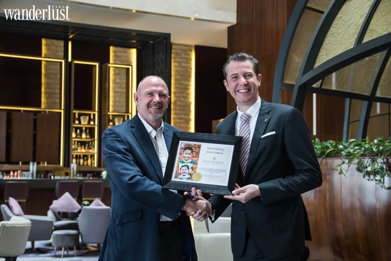 Tạp chí Du lịch Wanderlust Tips A Mother’s Love: Nghệ thuật qua góc nhìn trẻ tự kỷ