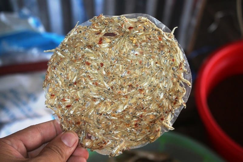 Wanderlust Tips banh trang ca com kon tum doc la 02