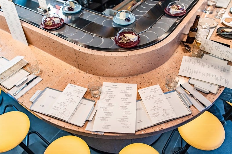 Wanderlust Tips den london kham pha nha hang pho mai bang chuyen dau tien tren the gioi 01