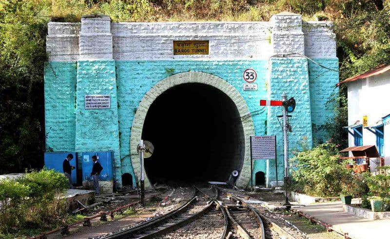 Wanderlust Tips kham pha thien nhien tuoi dep tren chuyen tau Kalka ShimlaToyTrain 01 e1568021898245