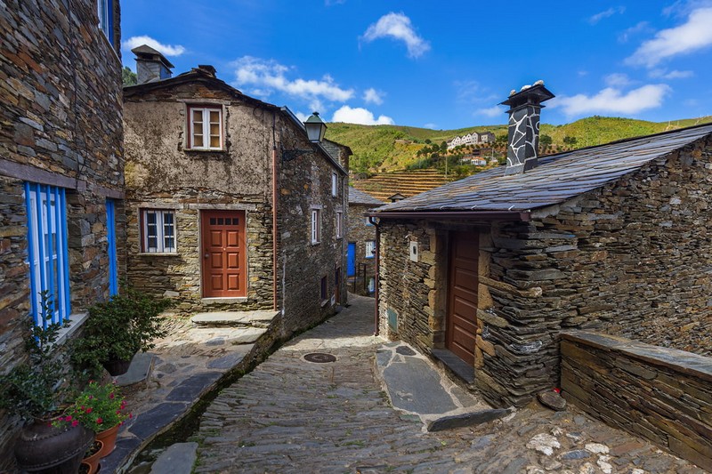 Dạo bước qua những ngôi làng quyến rũ của Bồ Đào Nha 10 Wanderlust Tips nhung ngoi lang xinh dep o bo dao nha 08