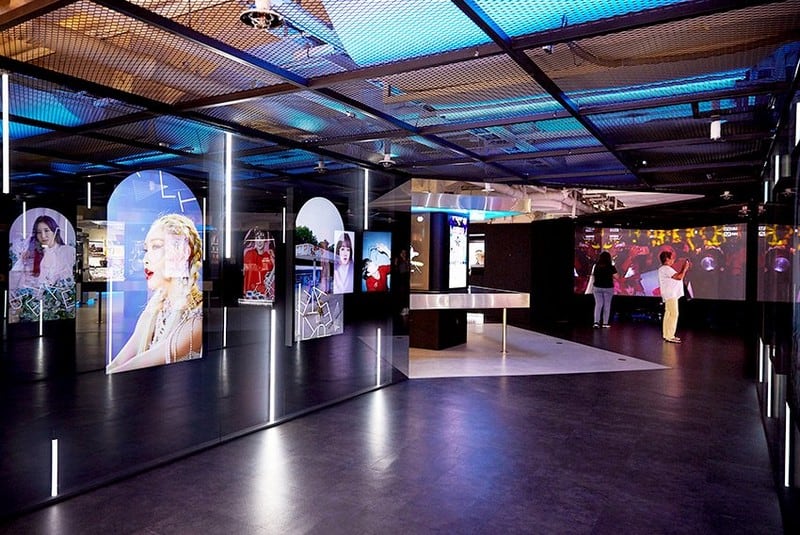 Thế giới K-pop tại các cửa hàng của những món đồ thần tượng 6 Wanderlust Tips the gioi kpop tai cac cua hang ban do than tuong 03