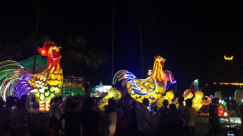 Tìm về tuổi thơ với những địa điểm đón Trung thu tuyệt đẹp 5 Wanderlust Tips tro ve tuoi tho voi cac dia diem don trung thu ruc ro 06