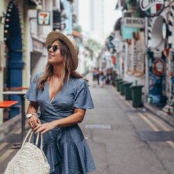 Tạp chí Du lịch Wanderlust Tips | Bí quyết mua sắm để chuyến du lịch không "cháy ví"