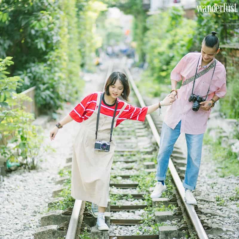 Tạp chí Du lịch Wanderlust Tips | Con đường tàu xanh mướt đẹp như tuổi thanh xuân ở Hà Nội
