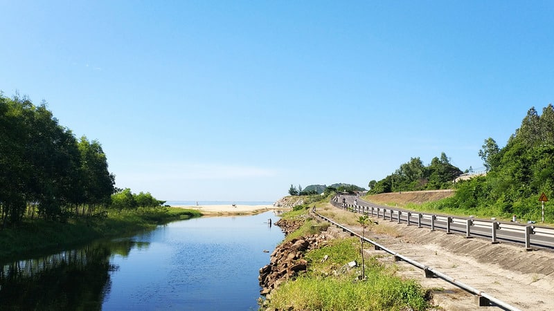 Biển Sa Huỳnh nhuộm xanh miền nắng gió Quảng Ngãi 9 wanderlust tips bien sa huynh nhuom xanh mien nang gio quang ngai 1