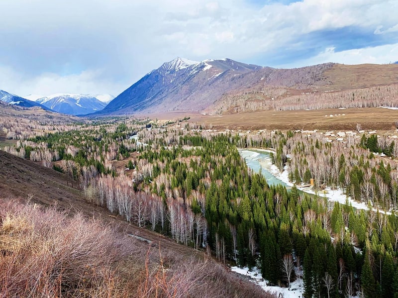 Chiêm ngưỡng cảnh sắc đẹp tuyệt diệu ở thảo nguyên Tân Cương 9 wanderlust tips chiem nguong canh sac dep tuyet dieu o thao nguyen tan cuong 1