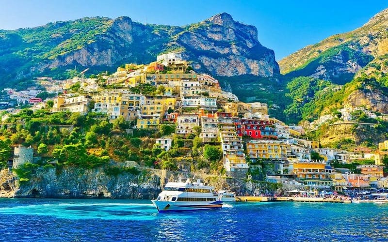Tạp chí Du lịch Wanderlust Tips | Thị trấn Amalfi khiến du khách thao thức ở miền Trung nước Ý