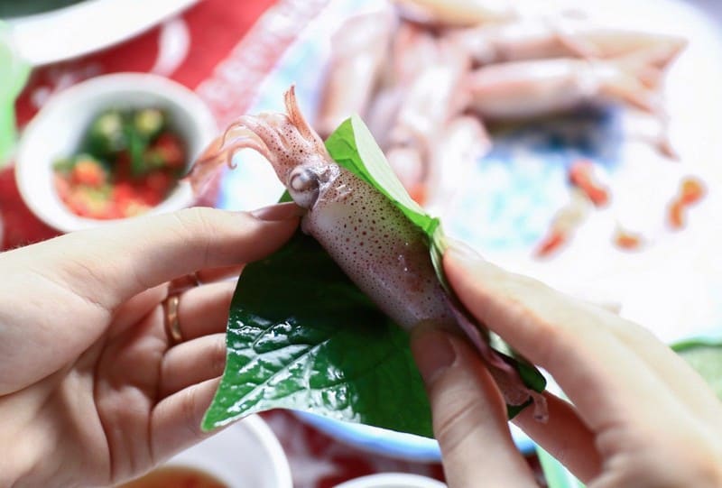 Điểm danh những món "ăn tươi nuốt sống" trong ẩm thực Việt Nam 12 wanderlust tips diem danh nhung mon an tuoi nuot song trong am thuc viet nam 11