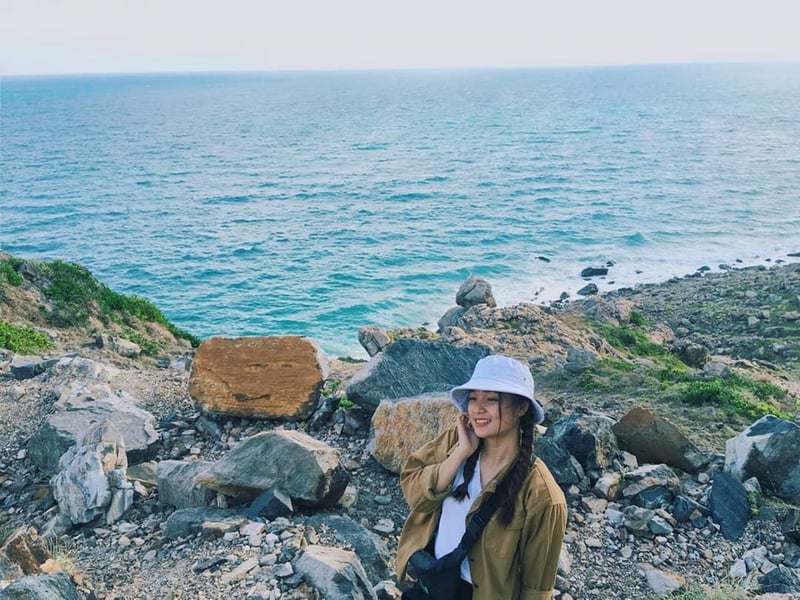 Tạp chí Du lịch Wanderlust Tips | Ghé chân đến Đầm Trầu xanh ngát níu lại bình yên