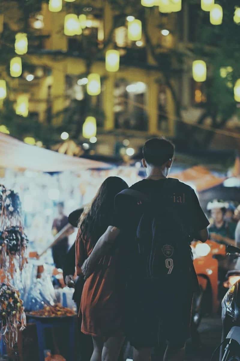 Tạp chí Du lịch Wanderlust Tips | Phố bích họa Phùng Hưng in đậm dấu ấn mùa Trung thu