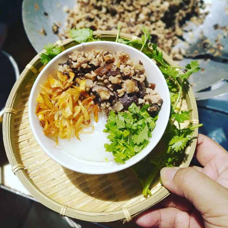 wanderlust tips thuong thuc banh duc nong giua tiet thu hanh hao 3