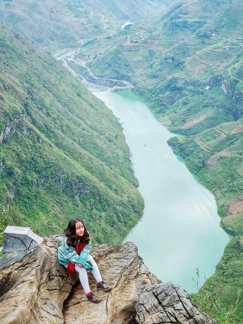 Tạp chí Du lịch Wanderlust Tips | 9X sở hữu nụ cười xinh như nắng mê mẩn miền núi đá Hà Giang