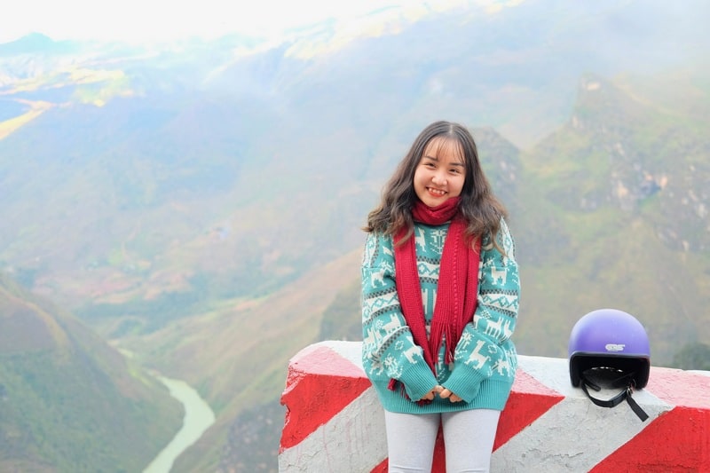Tạp chí Du lịch Wanderlust Tips | 9X sở hữu nụ cười xinh như nắng mê mẩn miền núi đá Hà Giang