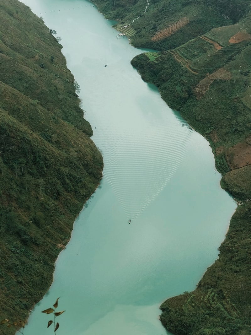 wanderlust tips travel blogger so huu nu cuoi de thuong kham pha mien nui da ha giang 6