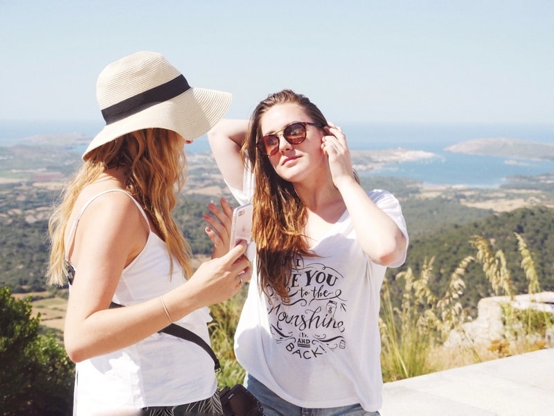 Tạp chí Du lịch Wanderlust Tips | Những kiểu bạn đồng hành "chớ dại mà dây dưa" khi đi du lịch