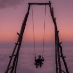Tạp chí Du lịch Wanderlust Tips | Đỉnh Kỳ Quan San: Đu xích đu giữa biển mây ở độ cao 2100m
