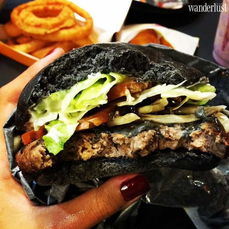 Thưởng thức các món ăn ngon có màu đen độc đáo 5 Wanderlust Tips thuong thuc cac mon an ngon co mau den doc dao 04