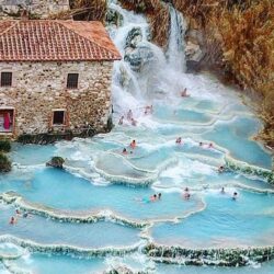 Tạp chí Wanderlust Tips | Cascate Del Mulino, suối nước nóng xanh ngọc mơ màng tại Italy