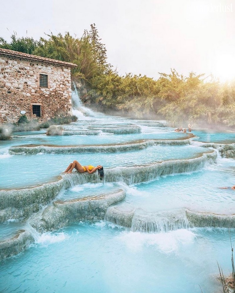 Cascate Del Mulino, suối nước nóng xanh ngọc mơ màng tại Italy 11 Tạp chí Wanderlust Tips | Cascate Del Mulino, suối nước nóng xanh ngọc mơ màng tại Italy