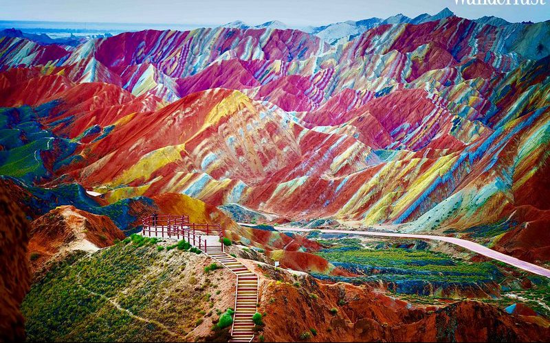 Tạp chí Du lịch Wanderlust Tips | Ngắm nhìn dãy núi cầu vồng tại Trung Quốc đẹp như mơ