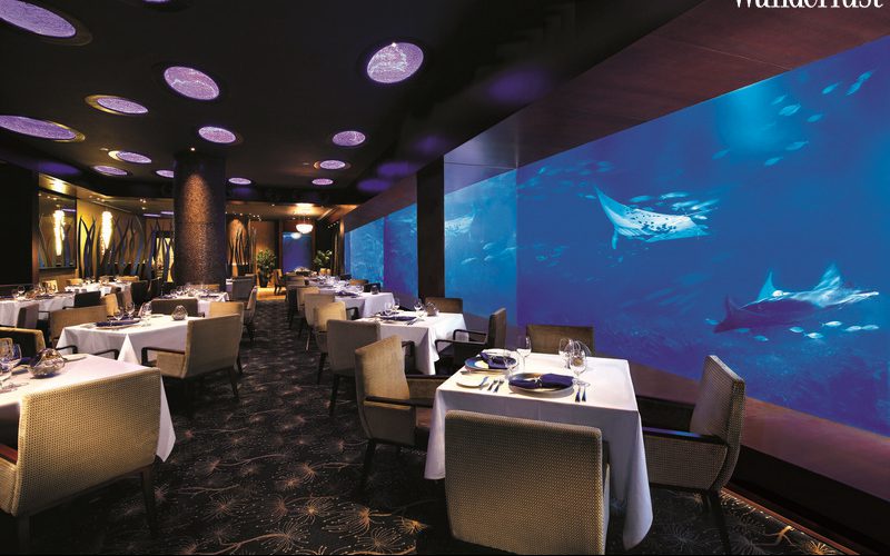 Tạp chí Du lịch Wanderlust Tips | Ocean Restaurant, Singapore: Thưởng thức bữa tối cùng hàng trăm ngàn sinh vật biển