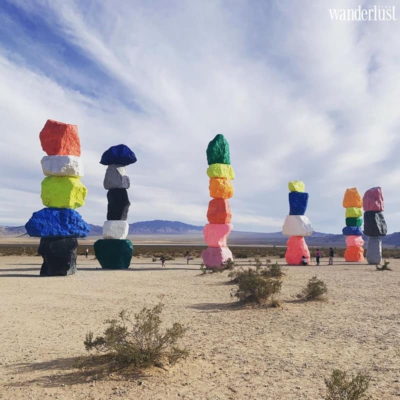 Tạp chí Du lịch Wanderlust Tips | Seven Magic Mountains: Chiêm ngưỡng sắc màu rực rỡ phía Nam Las Vegas 