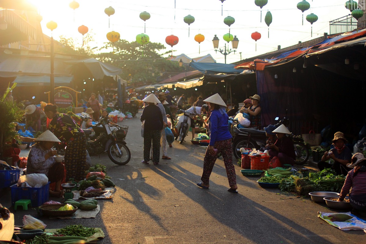 Tạp chí Du lịch Wanderlust Tips | Chợ trong tâm thức người Việt