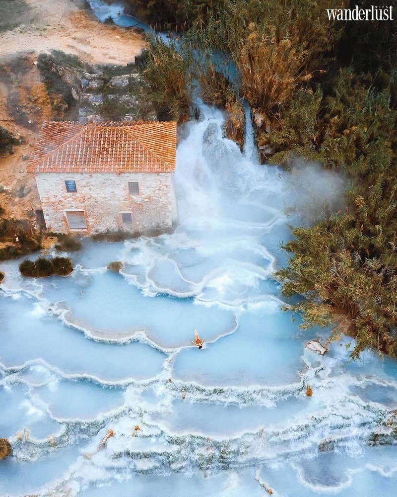 Tạp chí Wanderlust Tips | Cascate Del Mulino, suối nước nóng xanh ngọc mơ màng tại Italy 