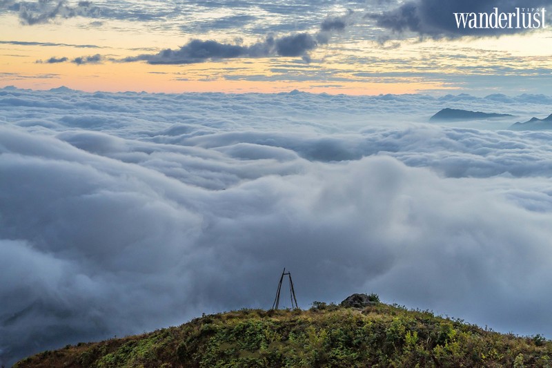 Tạp chí Du lịch Wanderlust Tips | Đỉnh Kỳ Quan San: Đu xích đu giữa biển mây ở độ cao 2100m 