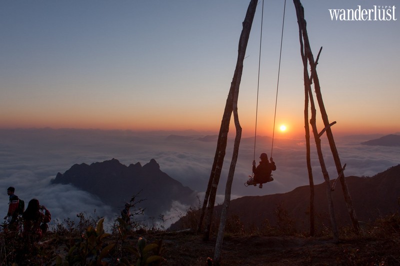 Tạp chí Du lịch Wanderlust Tips | Đỉnh Kỳ Quan San: Đu xích đu giữa biển mây ở độ cao 2100m 