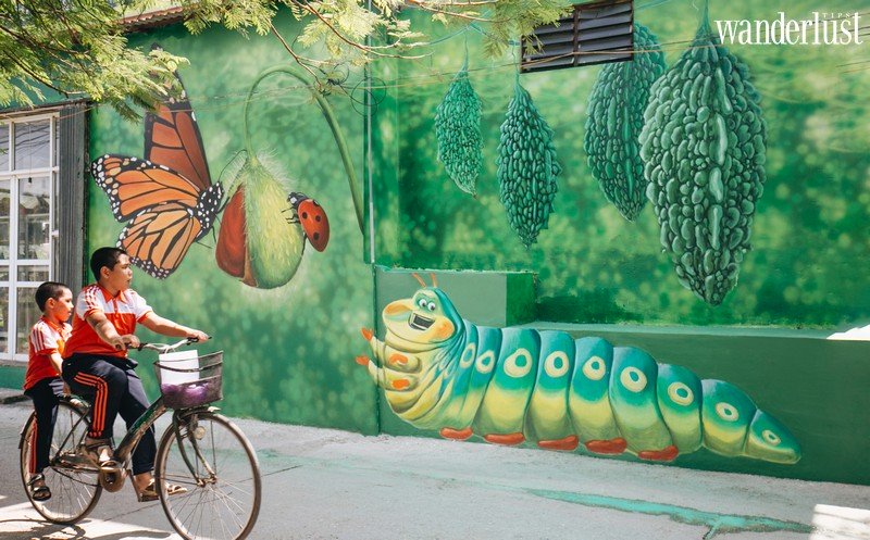 Tạp chí Du lịch Wanderlust Tips | Ngắm làng bích họa đầu tiên ở ngoại thành Hà Nội