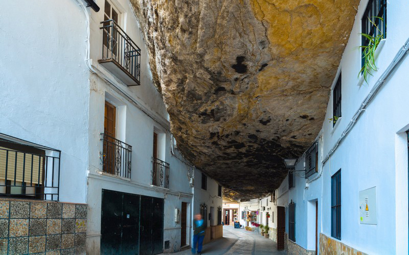 Tây Ban Nha: Setenil de las Bodegas thị trấn bị “đá đè” hút hàng ngàn khách du lịch ghé thăm