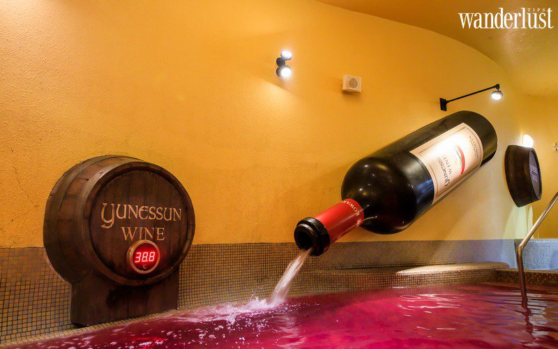 Yunessun, Nhật Bản – nơi du khách được tắm trong bồn rượu khổng lồ