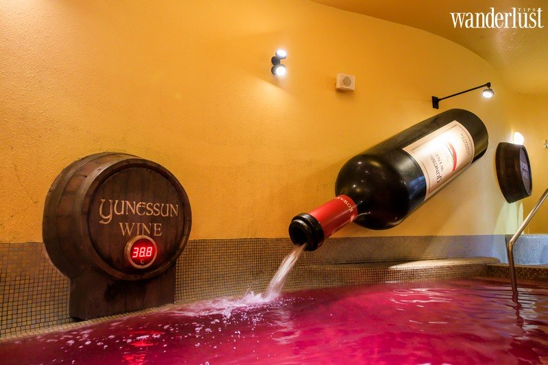 Tạp chí Du lịch Wanderlust Tips | Yunessun, Nhật Bản - nơi du khách tắm trong bồn rượu khổng lồ