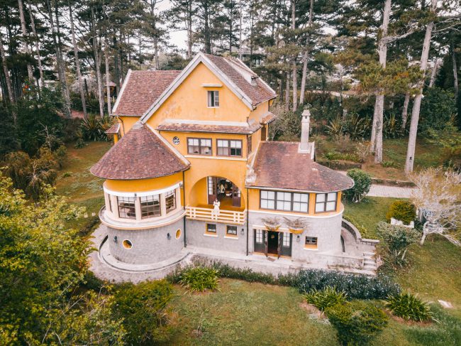 Tạp chí du lịch Wanderlust Tips | Những biệt thự Pháp Ana Mandara Villas Dalat lãng mạn giữa rừng thông