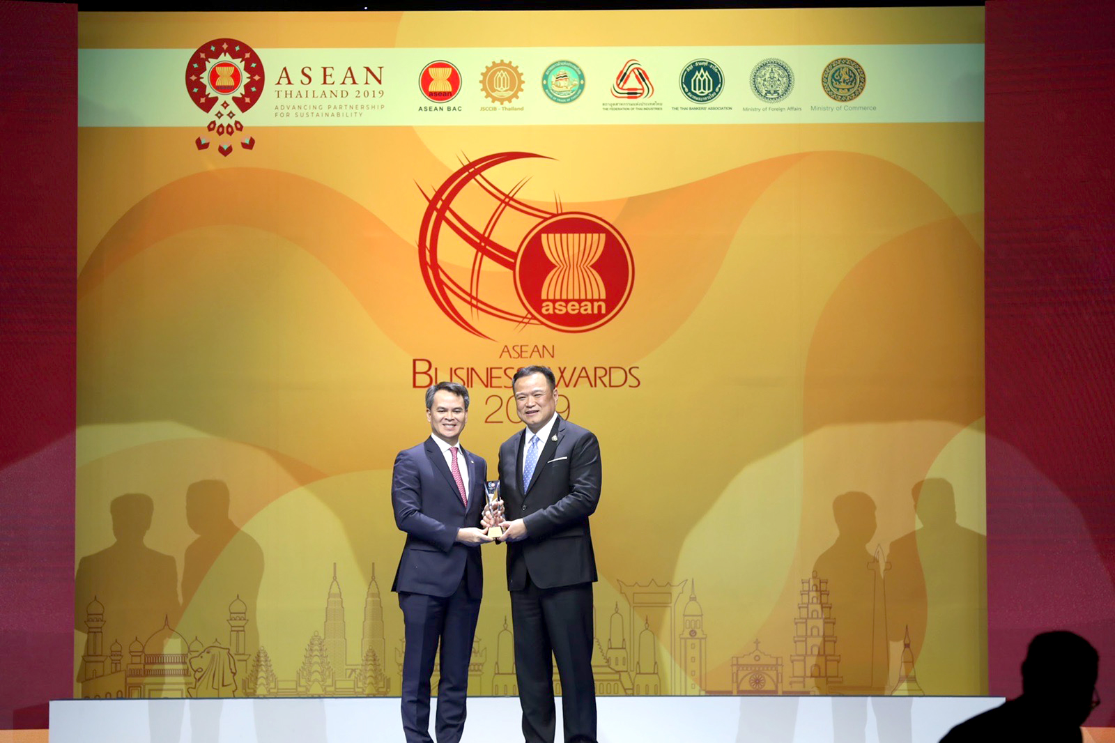 Khách sạn Hà Nội Daewoo được vinh dnah tại giải thưởng doanh nghiệp Asean 2019