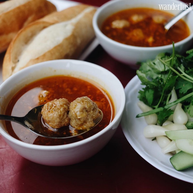 Tạp chí Du lịch Wanderlust Tips | Bánh mì xíu mại - món ăn đánh thức buổi sáng của người Đà Lạt